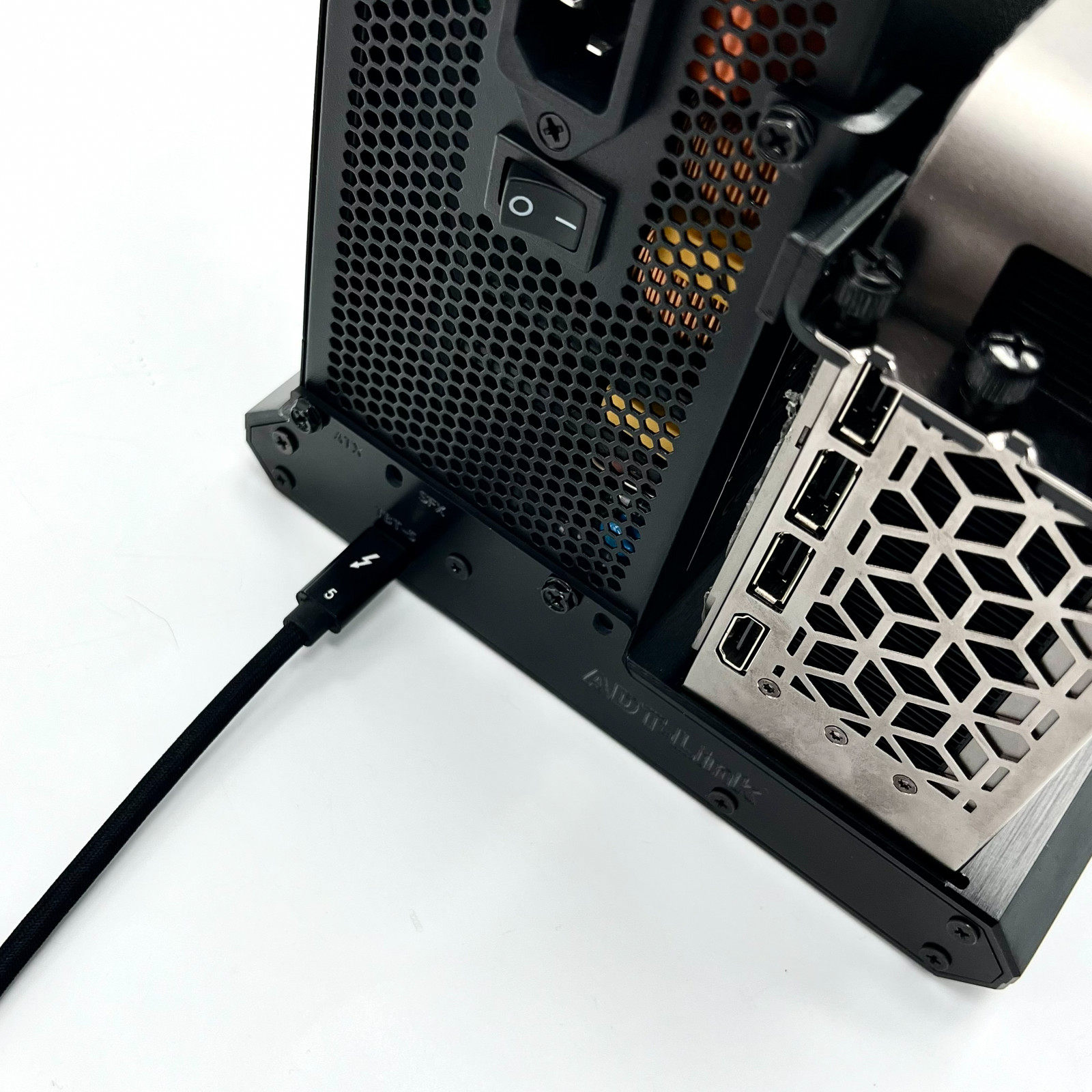 Estação de Docking Externa ADT - Thunderbolt 4 External Gpu Enclosure avaliação e preço
